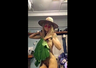 Girl dancing on cam
